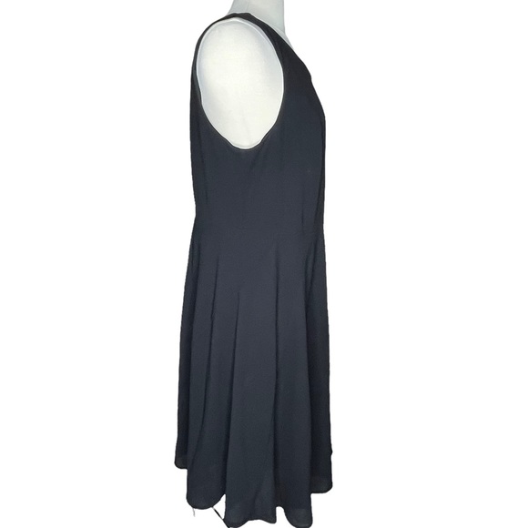 Torrid Classic Crew Neck Black Sleeveless Shift Swing Dress 12 - Picture 3 of 7